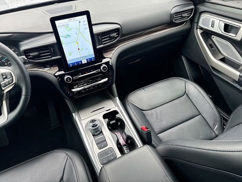 Used 2022 Ford Explorer Limited w/ Limited Technology Package image 30