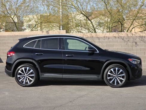 Used 2021 Mercedes-Benz GLA 250 4MATIC w/ Premium Package image 10