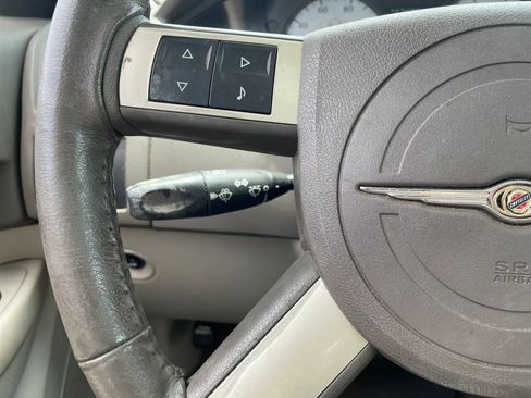 Used 2010 Chrysler 300 Touring RWD image 13