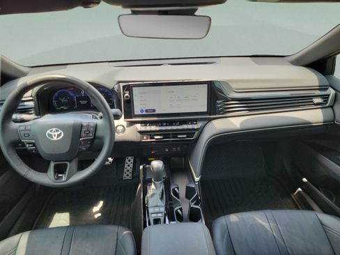 Used 2025 Toyota Camry XSE FWD image 6