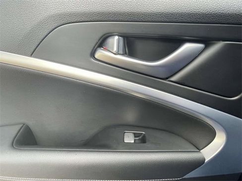 Used 2023 Genesis G70 2.0T image 12