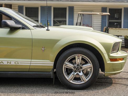 Used 2005 Ford Mustang Convertible RWD image 11