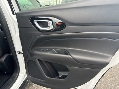 New 2026 Jeep Compass Latitude image 11