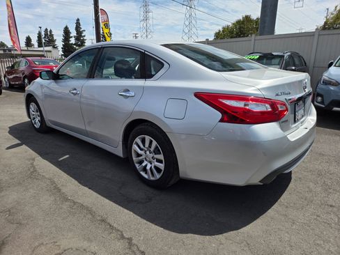Used 2016 Nissan Altima 2.5 S w/ Power Driver Seat Package FWD image 2