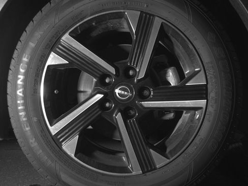 Used 2024 Nissan Sentra SV FWD image 13