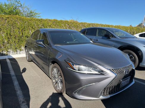 Used 2019 Lexus ES 300h w/ Premium Package image 1