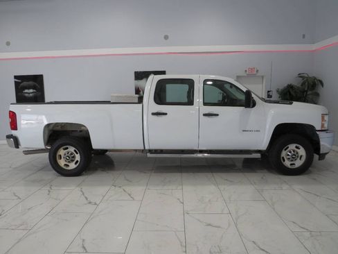Used 2011 Chevrolet Silverado 2500 W/T AWD/4WD image 2