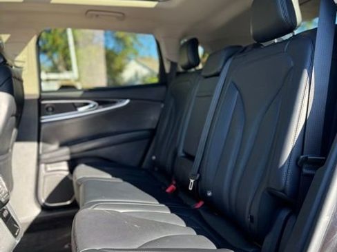 Used 2021 Lincoln Nautilus Reserve w/ Monochromatic Package image 23