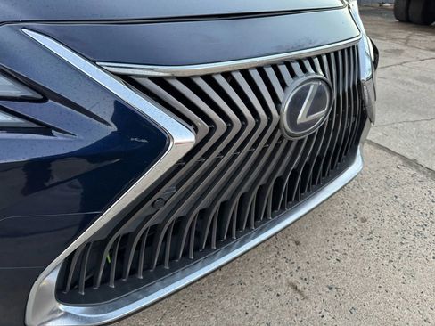 Used 2019 Lexus ES 300h w/ Premium Package image 4
