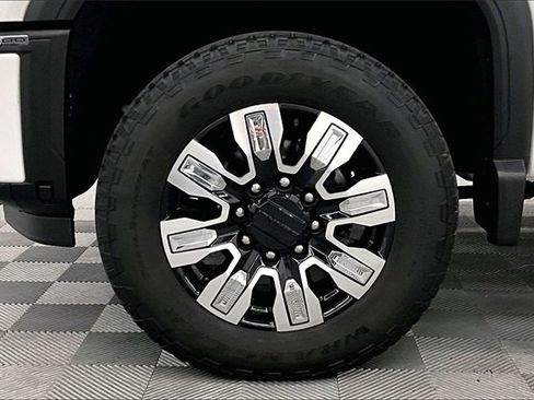 Used 2024 GMC Sierra 2500 Denali w/ Technology Package image 9