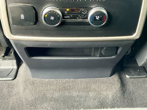Used 2024 Ford Expedition XLT AWD/4WD image 24