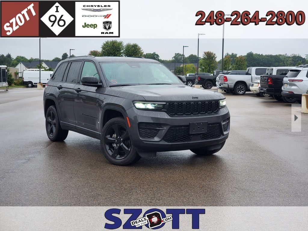 Used 2023 Jeep Grand Cherokee Altitude AWD/4WD image 1