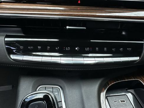 Certified 2024 Cadillac Escalade ESV Premium Luxury RWD image 27