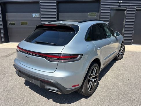 Certified 2025 Porsche Macan AWD/4WD image 8