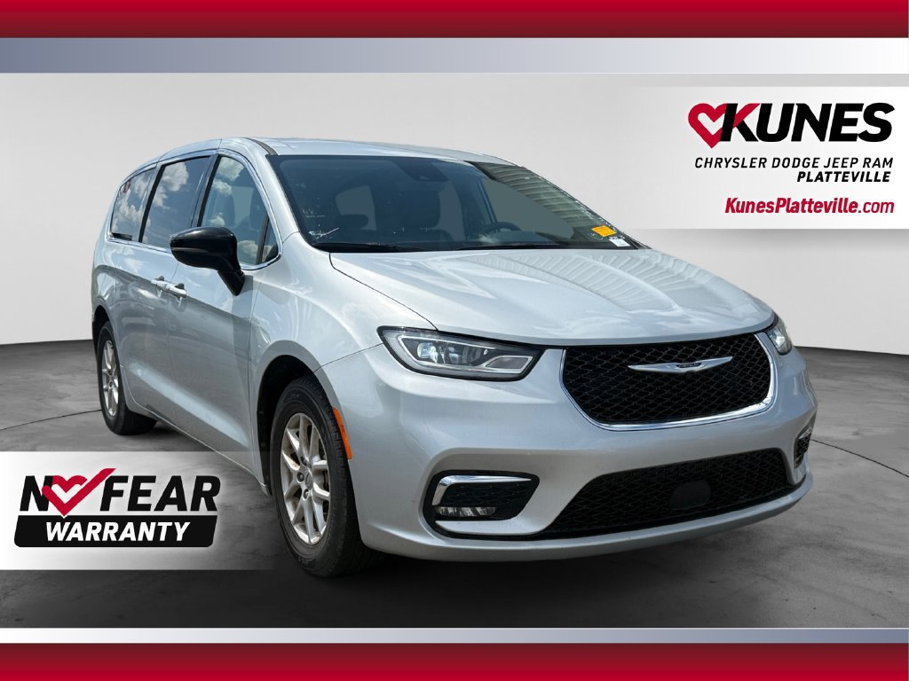 Used 2024 Chrysler Pacifica Touring-L FWD image 1