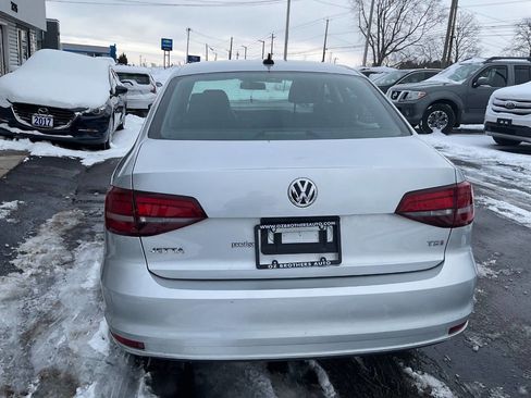 Used 2016 Volkswagen Jetta S image 9