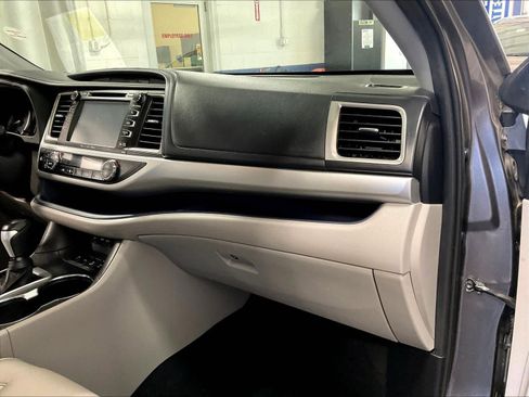 Used 2019 Toyota Highlander XLE image 13