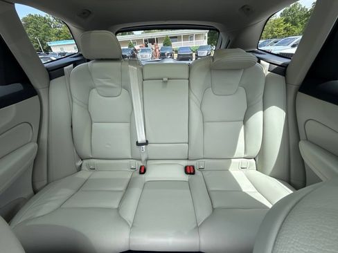 Used 2023 Volvo XC60 B5 Plus FWD image 5