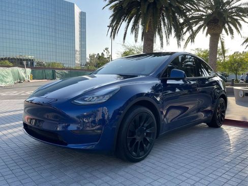 Used 2023 Tesla Model Y Long Range AWD/4WD image 3