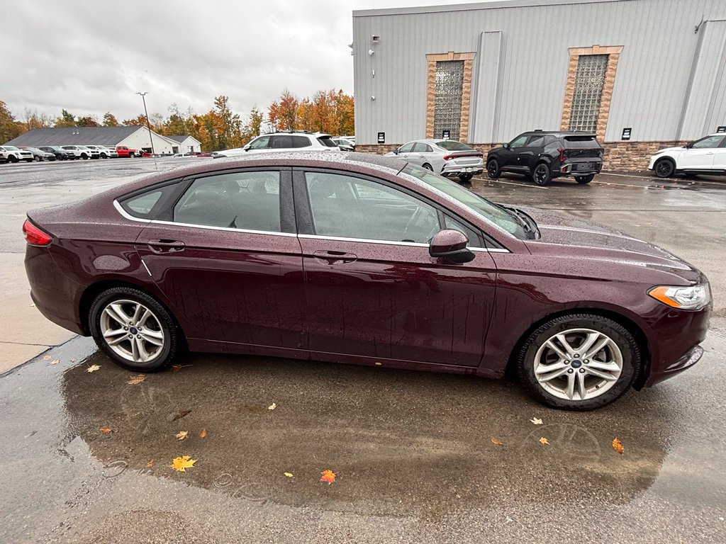 Used 2018 Ford Fusion SE w/ Fusion SE Technology Package FWD image 3