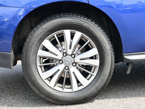 Used 2020 Nissan Pathfinder SV image 10