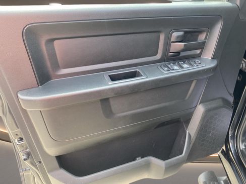 Used 2018 RAM 1500 Express AWD/4WD image 28