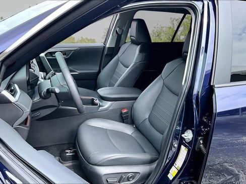 Used 2025 Toyota RAV4 Limited w/ Advanced Technology Package image 23