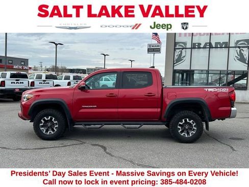 Used 2019 Toyota Tacoma TRD Off-Road image 2