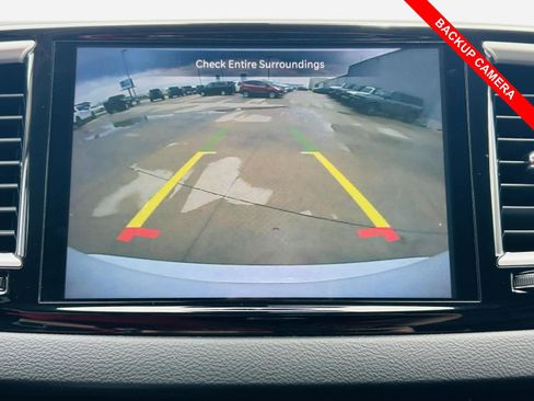 Used 2022 Chrysler Pacifica Touring-L FWD image 10