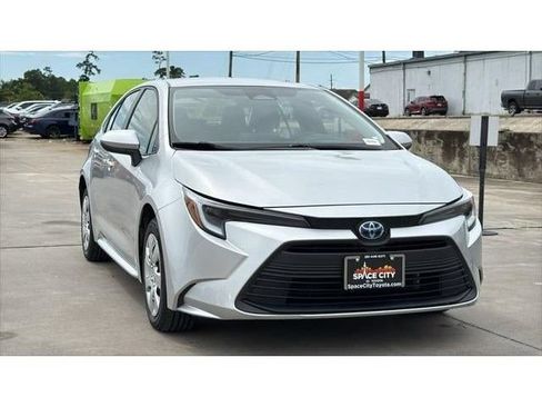 Certified 2025 Toyota Corolla LE FWD image 8