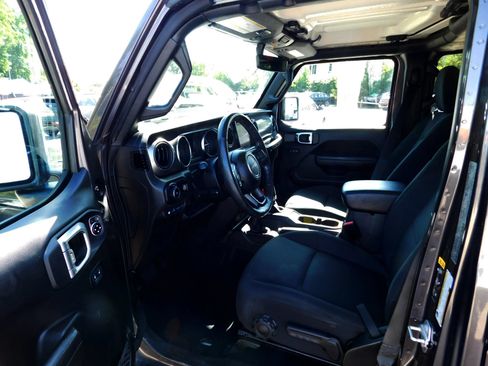 Used 2023 Jeep Wrangler Unlimited w/ Cold Weather Group AWD/4WD image 19