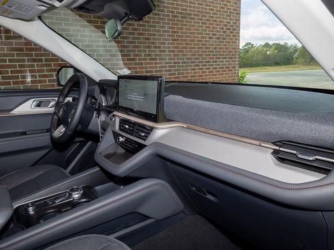 New 2026 Ford Explorer Active RWD image 21