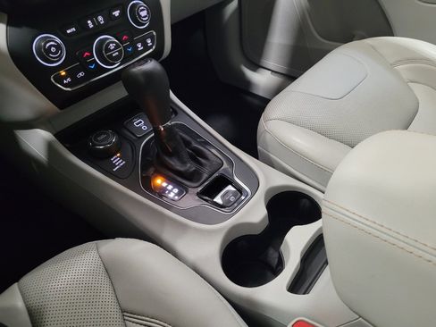 Used 2021 Jeep Cherokee Limited w/ Elite Package AWD/4WD image 26