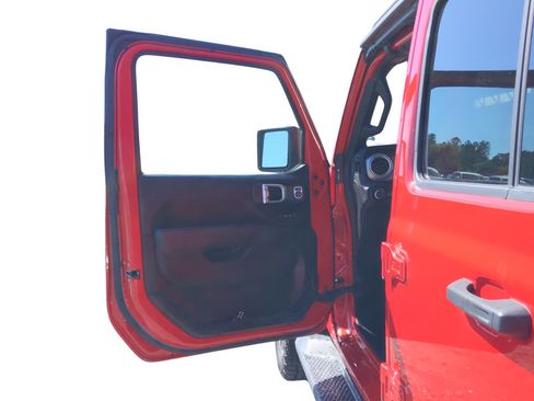 Used 2020 Jeep Wrangler Unlimited Sahara AWD/4WD image 15