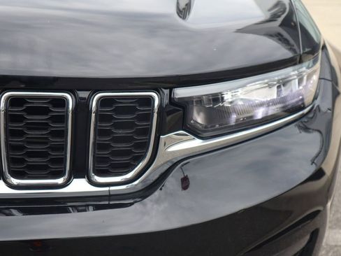 Used 2022 Jeep Grand Cherokee L Limited AWD/4WD image 13