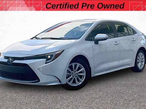 Used 2025 Toyota Corolla XLE FWD image 6
