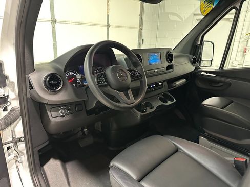 Used 2024 Mercedes-Benz Sprinter 2500 image 26