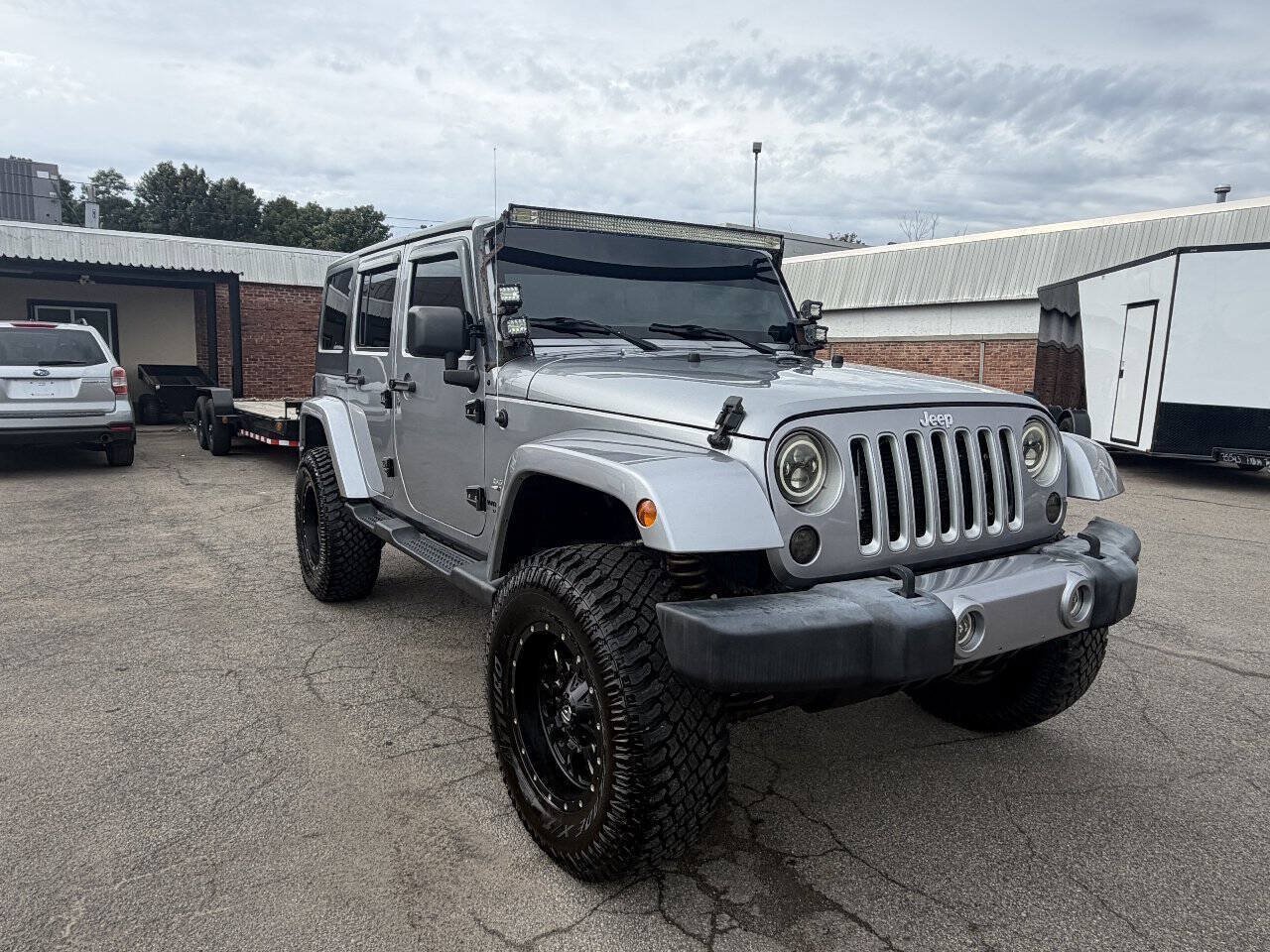 Used 2017 Jeep Wrangler Unlimited Sahara AWD/4WD image 7