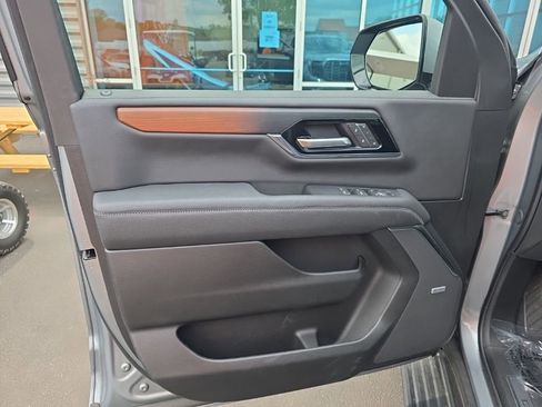 Used 2025 GMC Yukon XL Denali w/ Sun & Power Step Package image 13