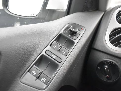 Used 2009 Volkswagen Tiguan SEL image 21