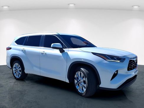 Used 2023 Toyota Highlander Limited image 23