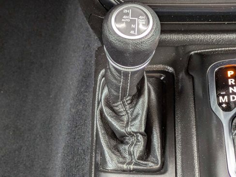 Used 2024 Jeep Wrangler Unlimited AWD/4WD image 27