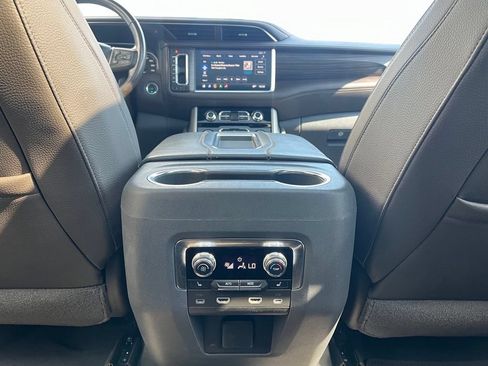 Used 2021 GMC Yukon Denali RWD image 30