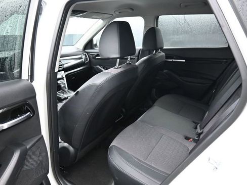 Used 2025 Kia Seltos S image 14