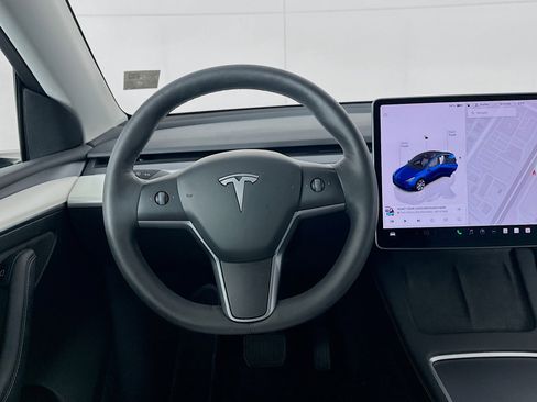 Used 2023 Tesla Model Y Long Range image 17