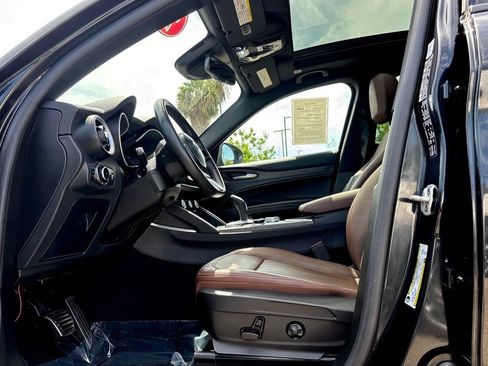 Used 2023 Alfa Romeo Stelvio Ti AWD/4WD image 8