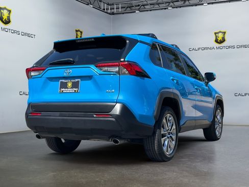 Used 2019 Toyota RAV4 XLE Premium w/ Carpet Mat Package FWD image 4