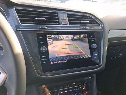 Certified 2023 Volkswagen Tiguan SE R-Line FWD image 23