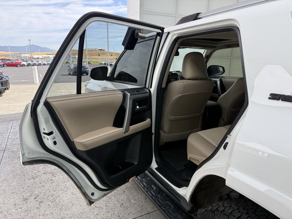 Used 2020 Toyota 4Runner SR5 Premium w/ Moonroof Package AWD/4WD image 19