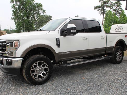 Used 2021 Ford F250 Lariat w/ Lariat Ultimate Package AWD/4WD image 4